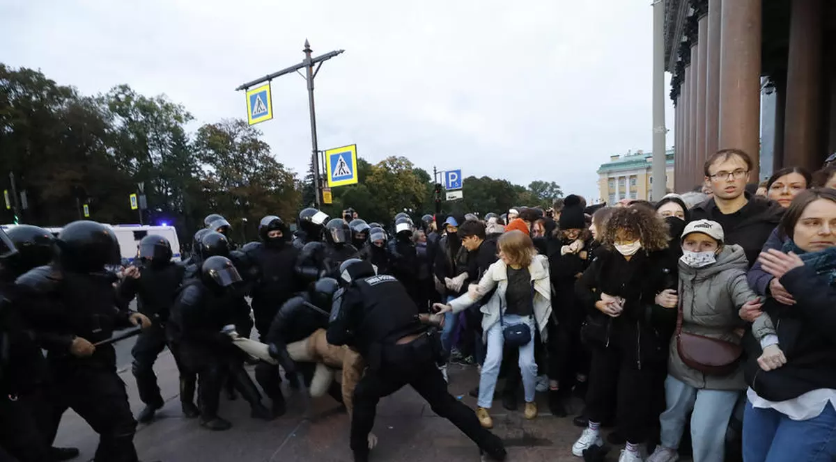 Nou îndemn pentru proteste în Rusia: „Mai bine să primești o amendă sau câteva zile de arest decât să obții o înmormântare”