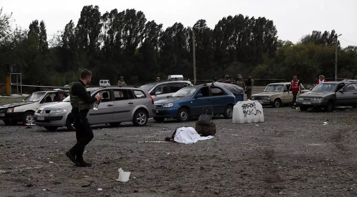 Război în Ucraina, ziua 219 | UE condamnă atacul „atroce” al Rusiei din Zaporojie: 30 de morți, după bombardarea unui convoi de civili