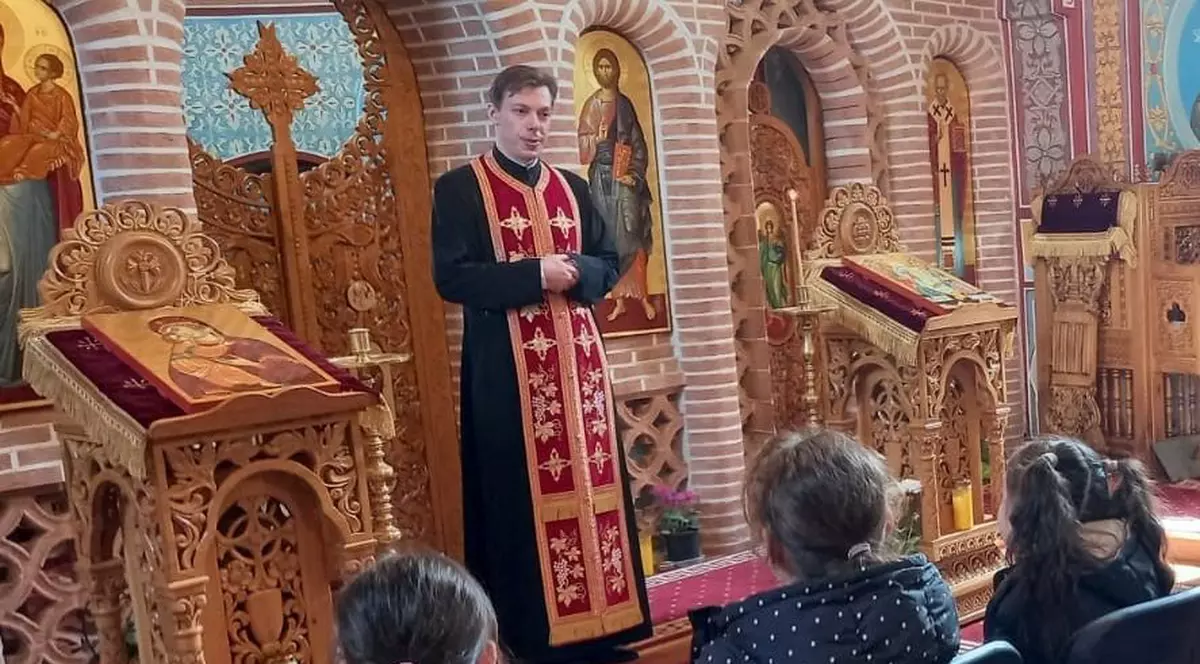 Un preot de 38 de ani din Vaslui a suferit un stop cardio-respirator în timpul slujbei. Resuscitat de două ori