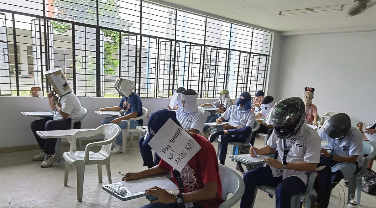 FOTO. „Pălăriile anticopiat” ale unor studenţi din Filipine au devenit virale pe reţelele de socializare