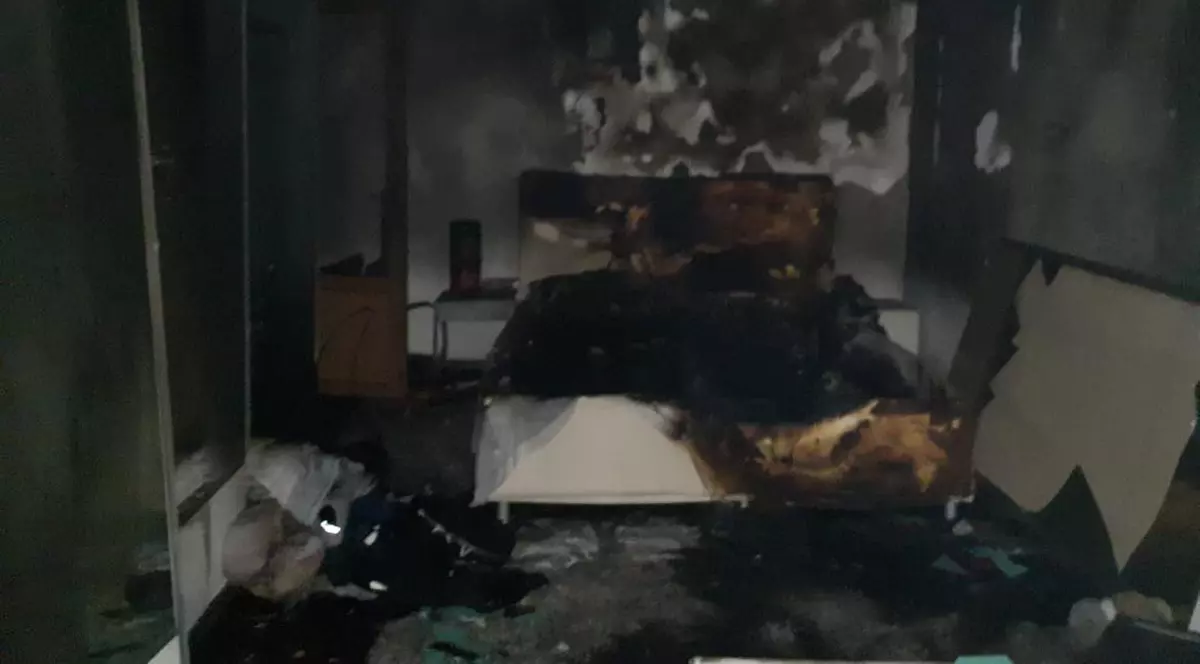 Un apartament a fost incendiat noaptea trecută în Bârlad. Focul, pus intenționat de hoții care au spart imobilul