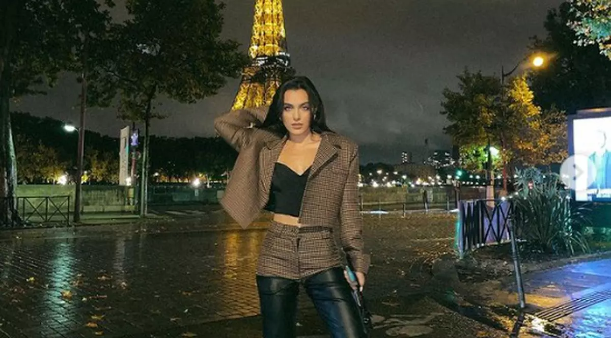 Alexia Eram, în vacanță la Paris fără Mario Fresh. Cine a însoțit-o în escapada din Franța