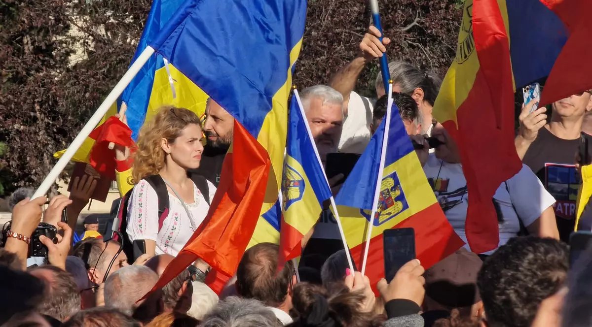 O parte din susținătorii AUR au plecat mai devreme de la protestul din Piața Victoriei. Ce i-au reproșat lui George Simion: „Aici a greșit”