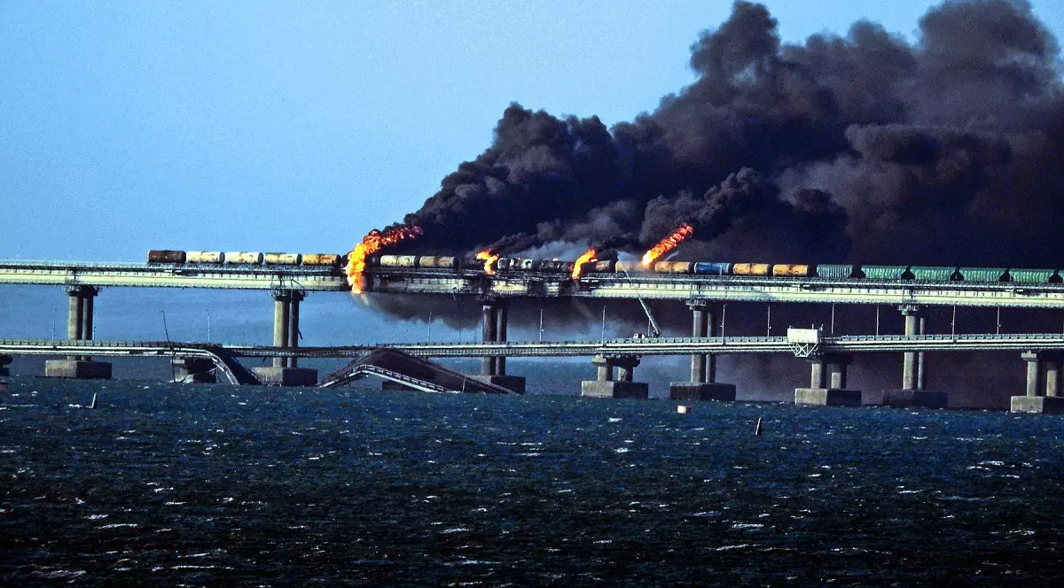 Toate deciziile luate de Rusia după explozia care a avariat podul de 3,5 miliarde de dolari care leagă Crimeea de Rusia