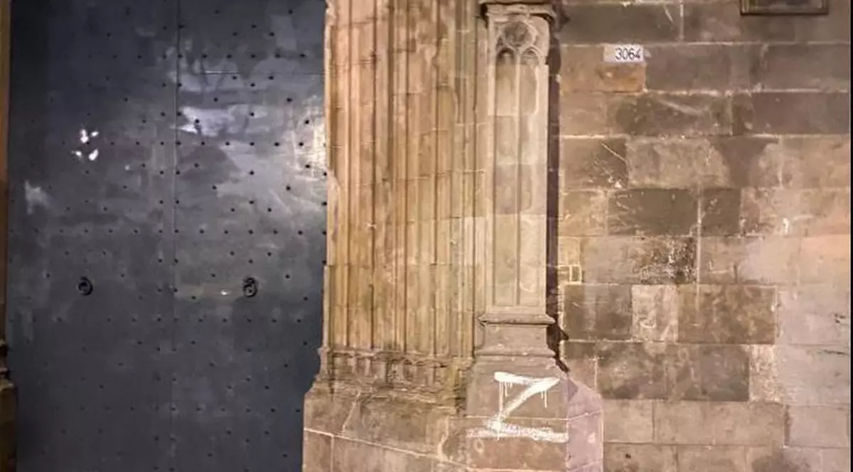 Un bărbat din Donbas, arestat în Barcelona, după ce a desenat simbolurile invaziei ruse pe mai multe monumente din capitala Cataloniei