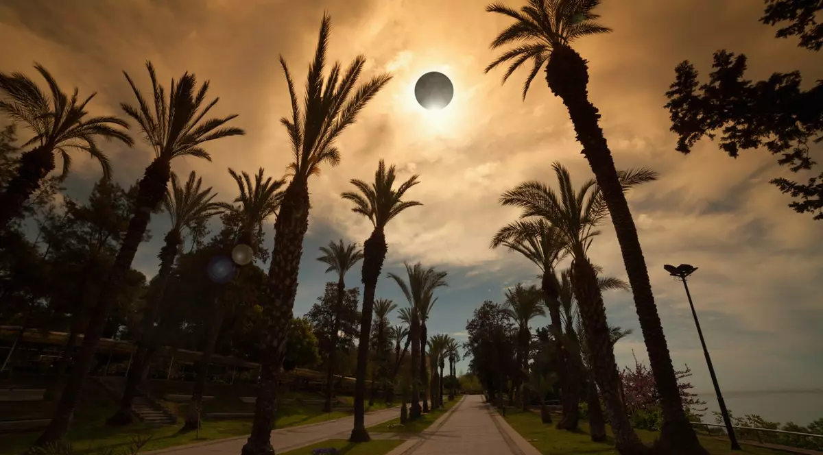 Eclipsa parțială de Soare din 25 octombrie 2022 aduce noroc acestor 4 ZODII. Te numeri printre ele?