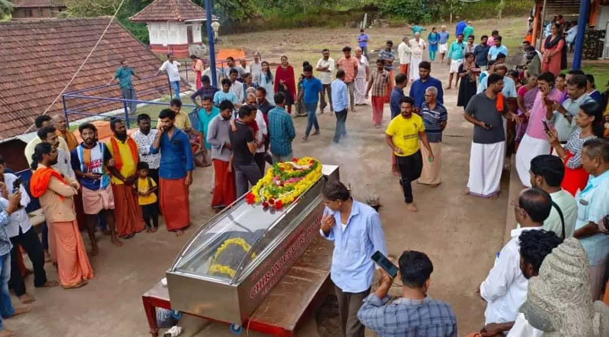 Funeralii organizate în India pentru un crocodil „vegetarian”: „Babia, animalul lui Dumnezeu”