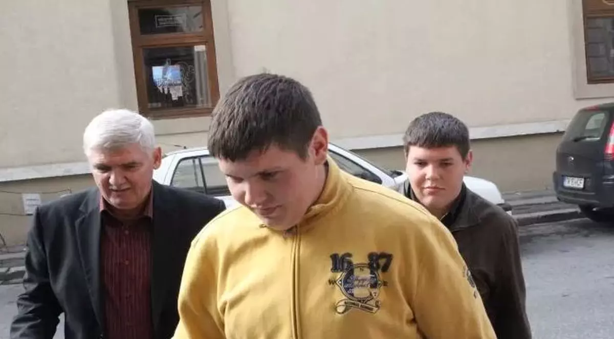 Gemenii din Sânnicolau Mare arestați după ce au violat doi copii sunt cercetați de DIICOT și pentru pornografie infantilă