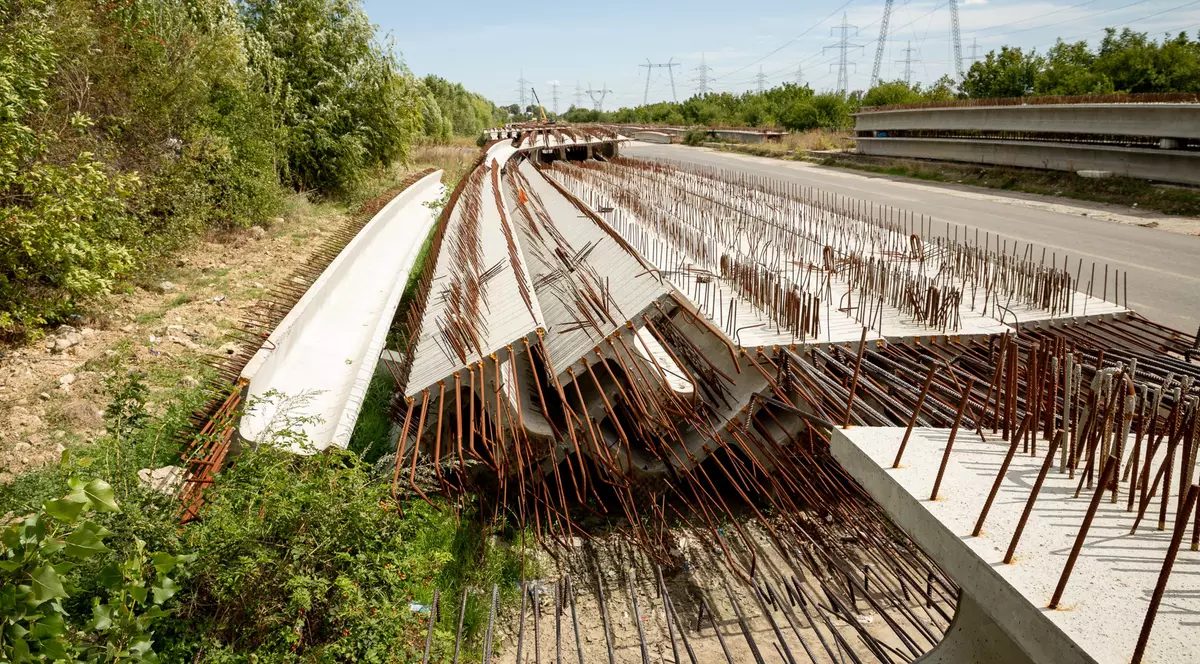 Ingineră, despre grinzile peticite cu mortar pentru podul către A2: „Asta e soră cu crima. În momentul în care va cădea podul, vor muri oameni”