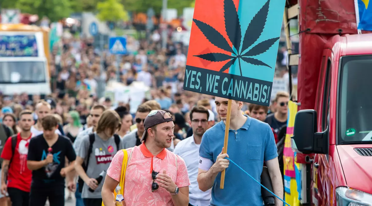 Germania va legaliza consumul și vânzarea de canabis. Ce cantitate vor avea voie să dețină nemții