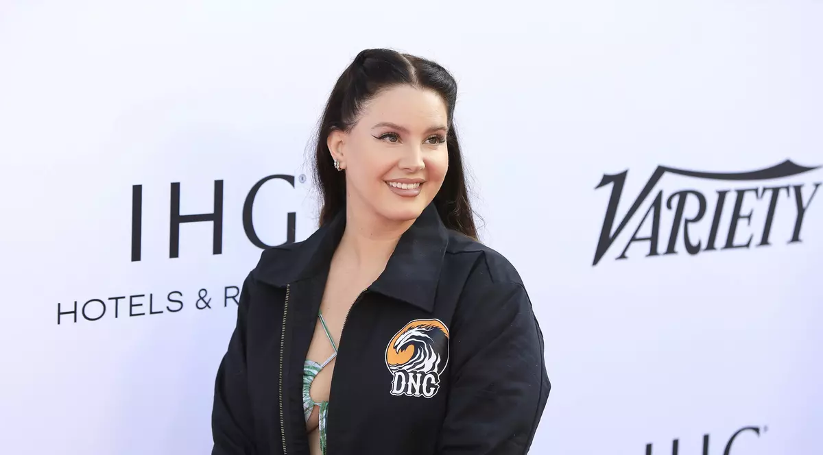 Lana Del Rey a fost jefuită. Cântăreața a rămas fără laptopul pe care se aflau noul ei album și o carte de 200 de pagini