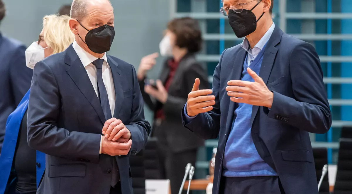 „Ne lasă rece dacă psihicul lui Putin suportă sau nu aşa ceva". Ministrul german al sănătății consideră că țara „este în război" cu liderul rus