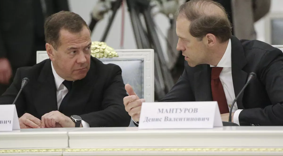 Dmitri Medvedev, pe lista cu persoane date în urmărire în Ucraina. Ce alte nume sunt pe lista neagră a Kievului