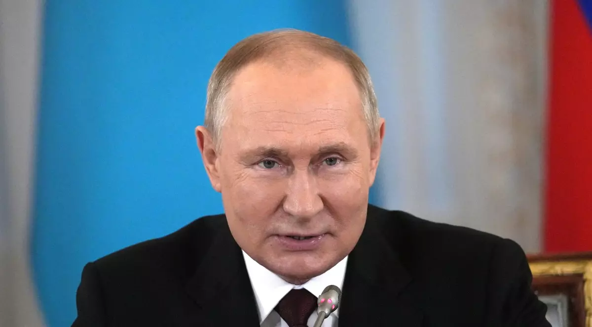 Tractor, laude și un munte de pepeni. Cadourile primite de Putin cu ocazia zilei sale de naștere