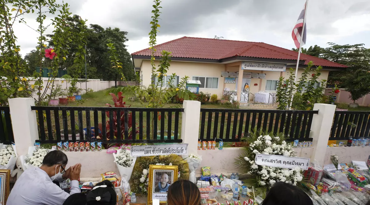 24 de copii morți, o singură supraviețuitoare. Cum a fost găsită o fetiță de 3 ani după masacrul de la o grădiniță din Thailanda