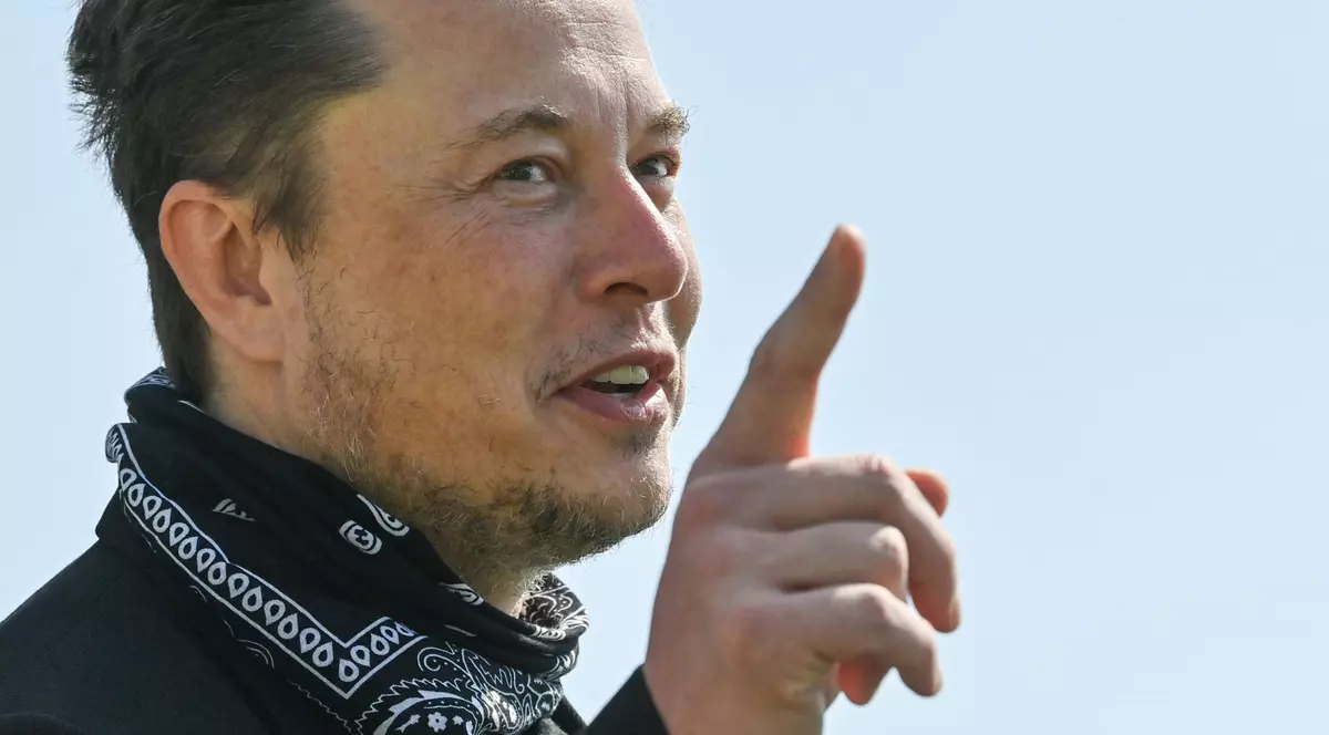 Elon Musk a preluat controlul Twitter și a făcut imediat câteva concedieri de la conducerea companiei