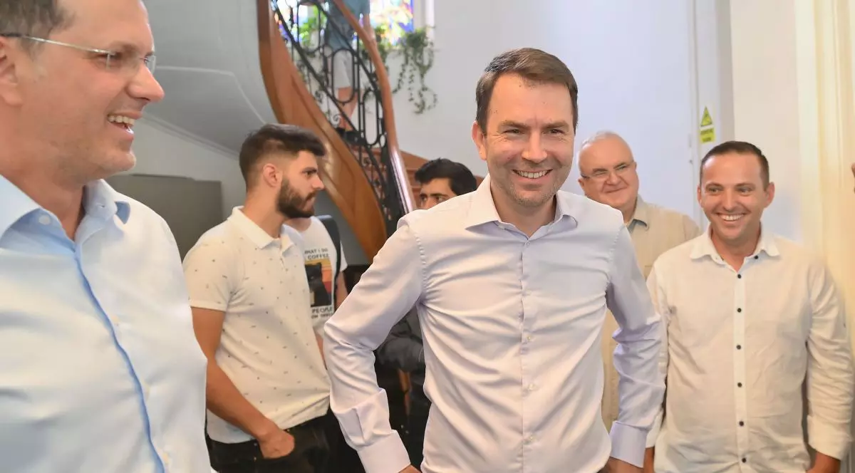 USR a pierdut 100 de membri dintr-un foc. Ce i se reproșează echipei conduse de Cătălin Drulă