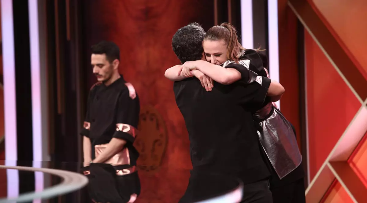 Arminia Grad a fost eliminată de la „Chefi la cuțite”. Făcea parte din echipa lui Sorin Bontea. „Proastă farfurie”