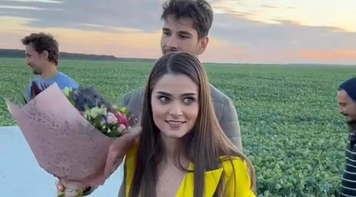 Gestul neașteptat făcut de Anghel Damian pentru iubita lui, Theo Rose. S-a întâmplat în fața colegilor de pe platoul de filmare. „Doamne ajută!”