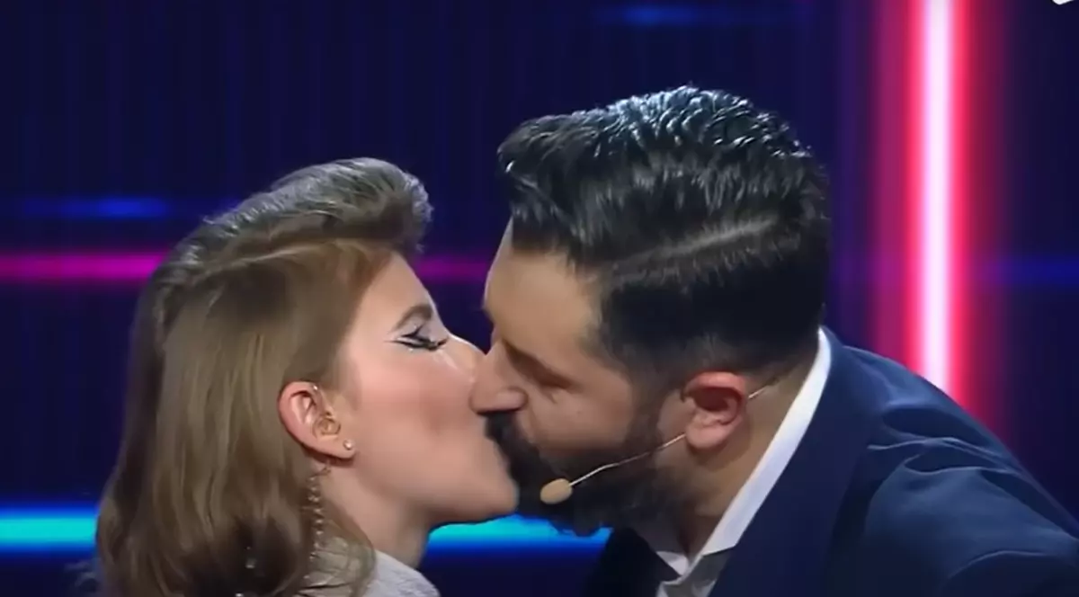 Fotografie rară cu Iulia Albu alături de iubitul Mike. Mesajul transmis de vedetă pentru fani: „Iubiți-vă mult”