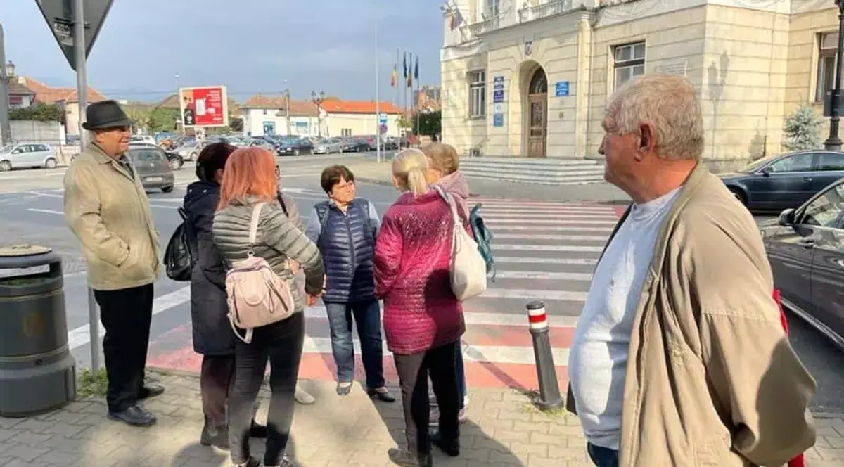 VIDEO: Protest al pensionarilor din Alba: „Iarna asta va fi dezastru. Cine este bărbat poate scapă, ăștia mai săraci…”