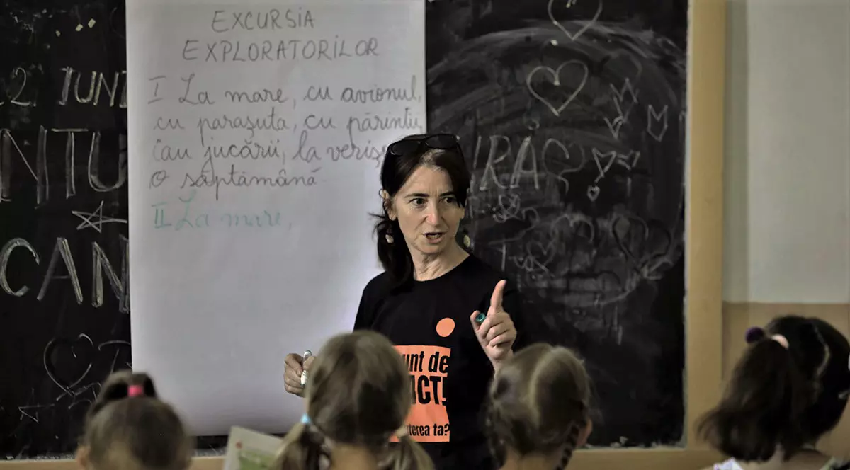 Învățătoare din Dâmbovița, despre mitul celor patru ore de muncă pe zi: „Cine vine doar de asta pleacă foarte repede din învățământ”