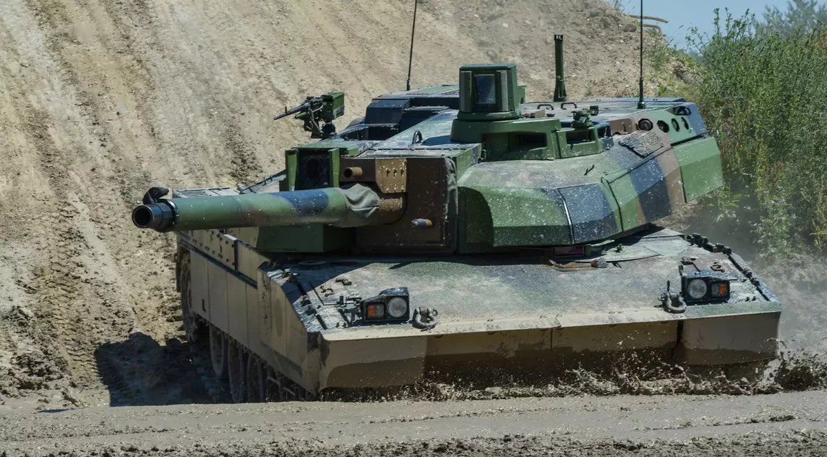 Franţa va trimite noi vehicule blindate şi tancuri în România. Macron a luat decizia din cauza „violenţei luptelor din Ucraina"