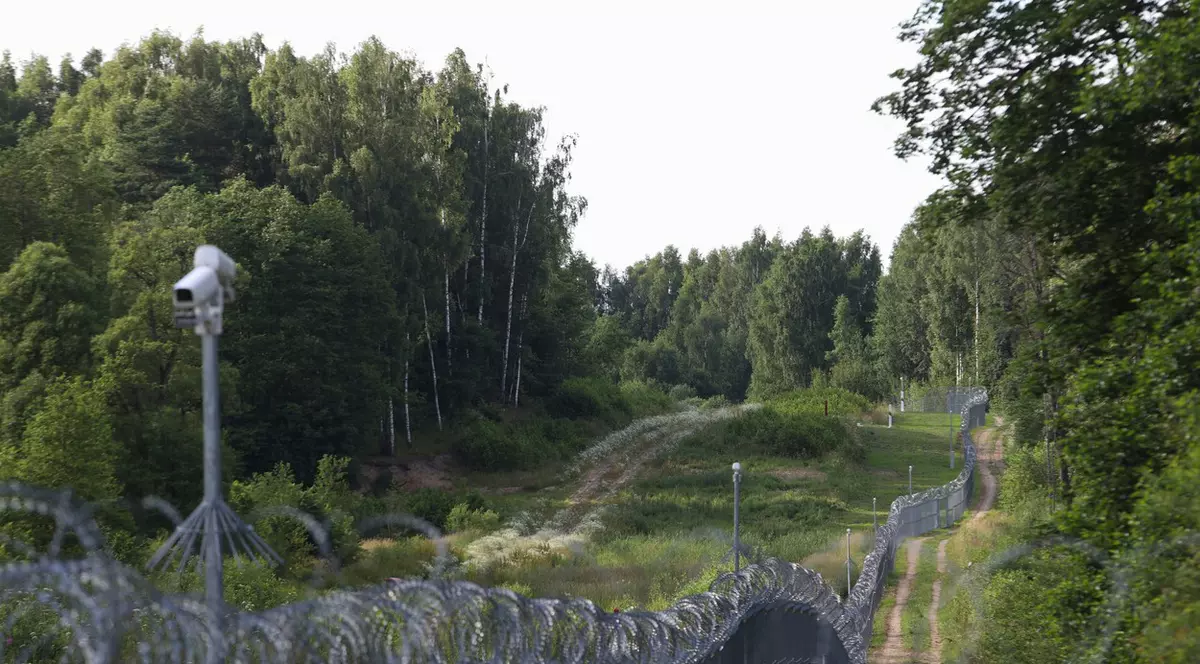 Polonia ia în calcul să construiască un gard la granița cu Kaliningrad, acuzând Rusia și Belarus că folosesc migranții într-un „război hibrid"