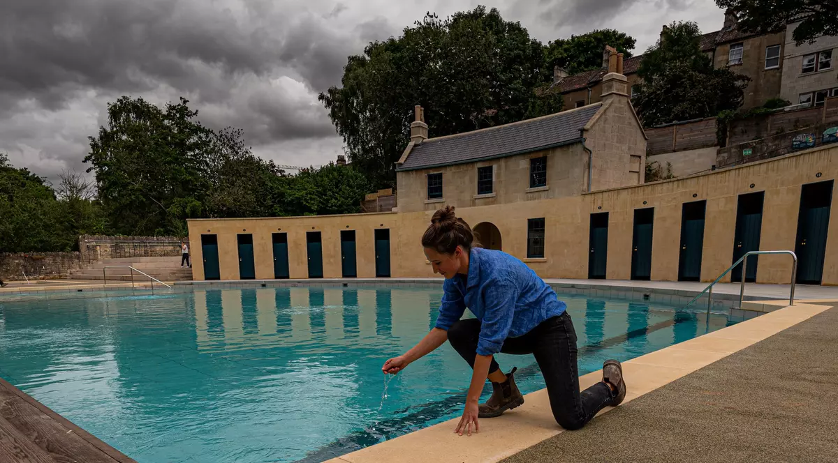 Piscină publică de 200 de ani, cea mai veche din Marea Britanie, redeschisă cu ajutorul localnicilor. Renovarea a costat o avere