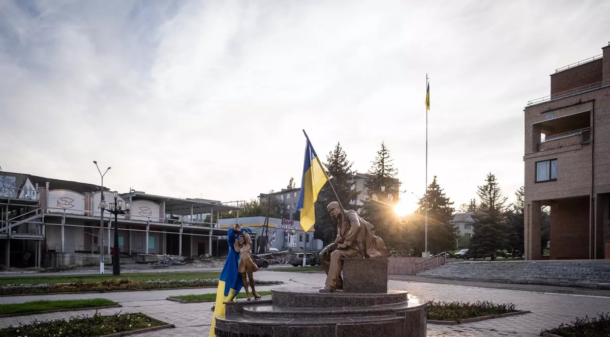 O bază abandonată de ruși dezvăluie haosul retragerii din Harkov și atrocitățile comise. Mii de pagini de documente au fost lăsate în urmă