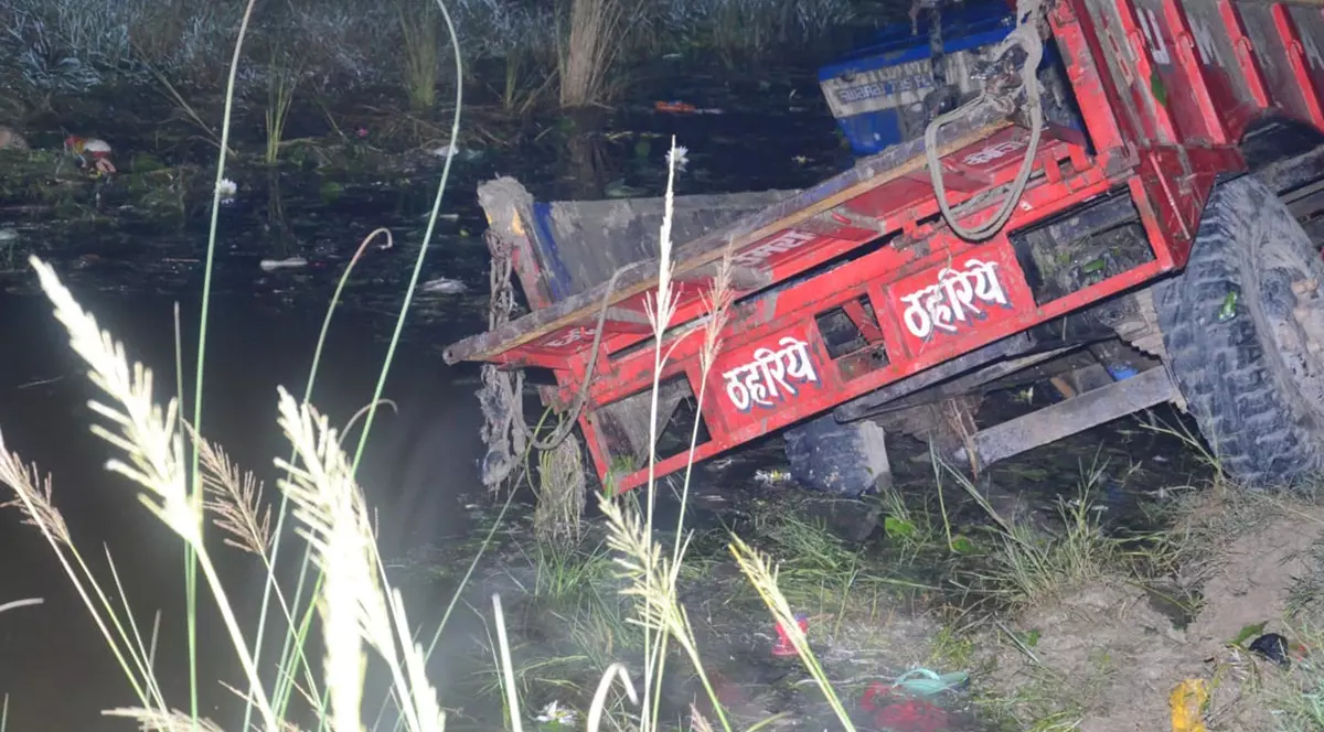 Cel puțin 27 de morți după ce un tractor cu o remorcă plină cu pelerini s-a răsturnat într-un iaz, în India