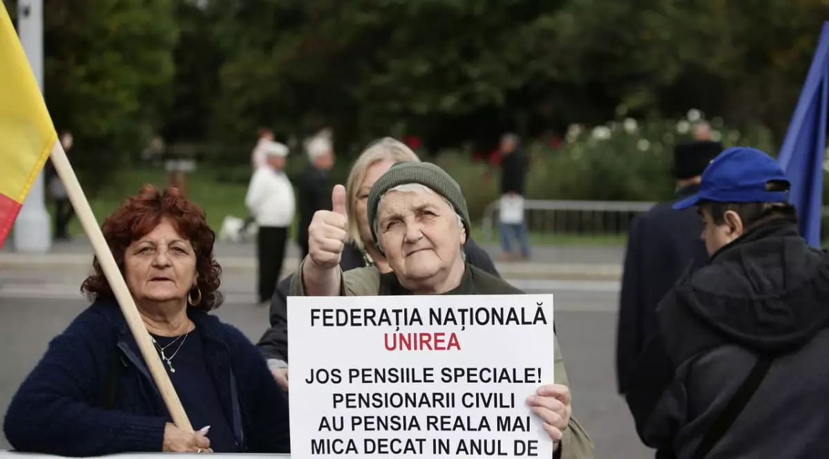 Protest al pensionarilor în fața Guvernului. Cu ce procent vor să le crească pensiile