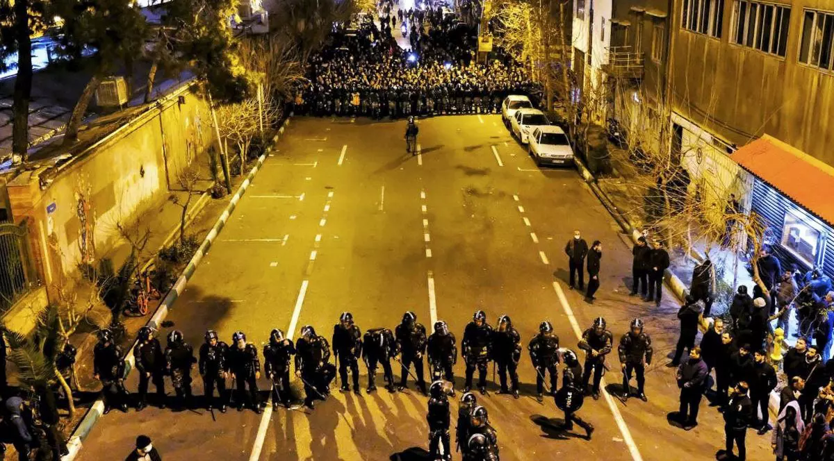 Noi proteste antiguvernamentale în mai multe orașe din Iran, inclusiv în capitală