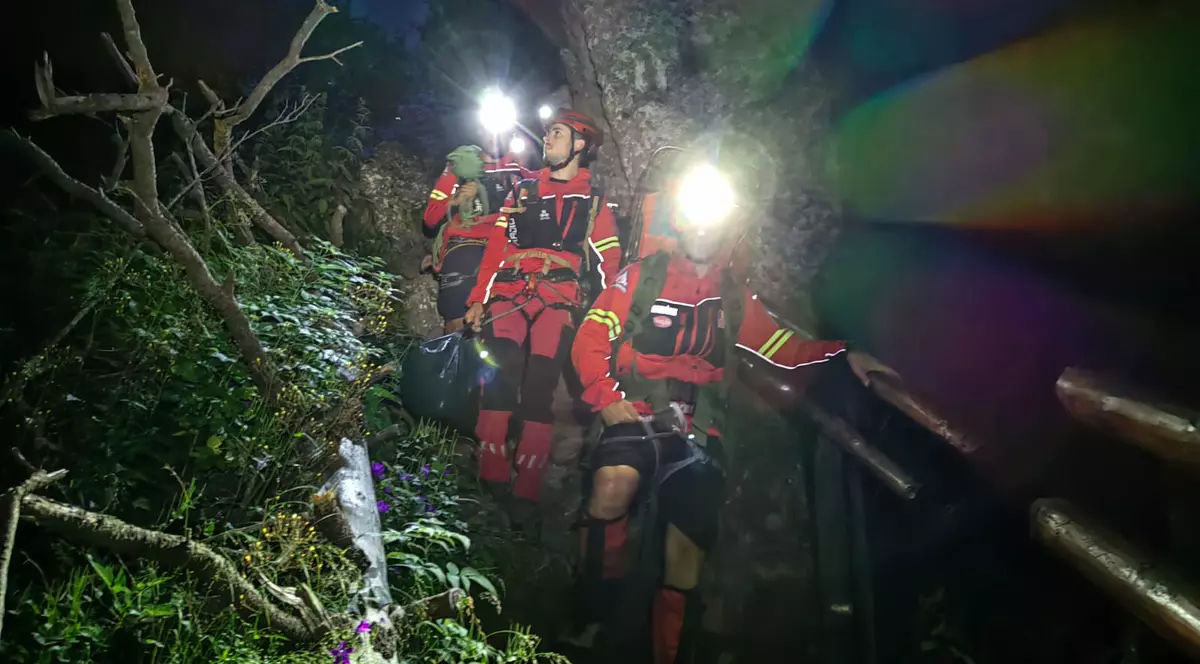 Familie cu doi copii, rătăcită în masivul Ceahlău miercuri seară. Salvamontiștii au plecat în căutarea lor