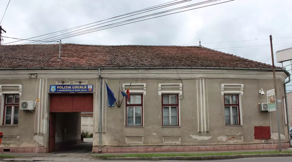 Polițiștii locali din Alba Iulia vor patrula și cu mașini electrice. Primăria a cumpărat două autovehicule, prin Rabla Plus