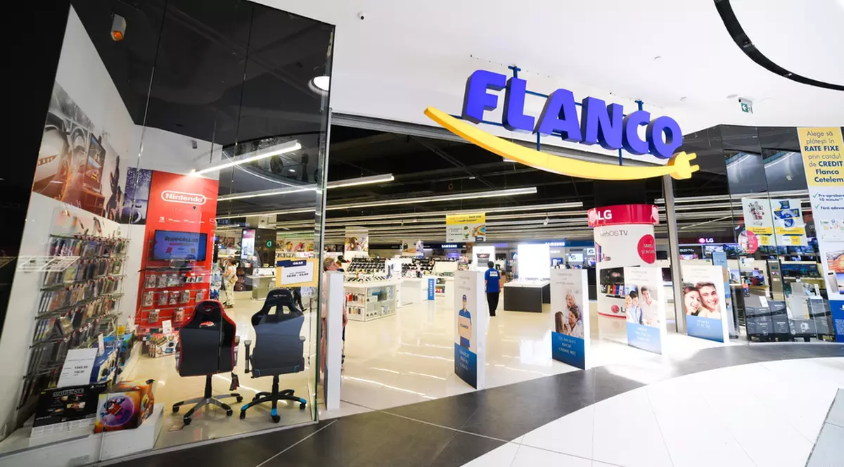 Ce reduceri sunt în oferta Flanco de Black Friday 2022 - Imagine cu intrarea într-un gazazin Flanco din Bucureşti