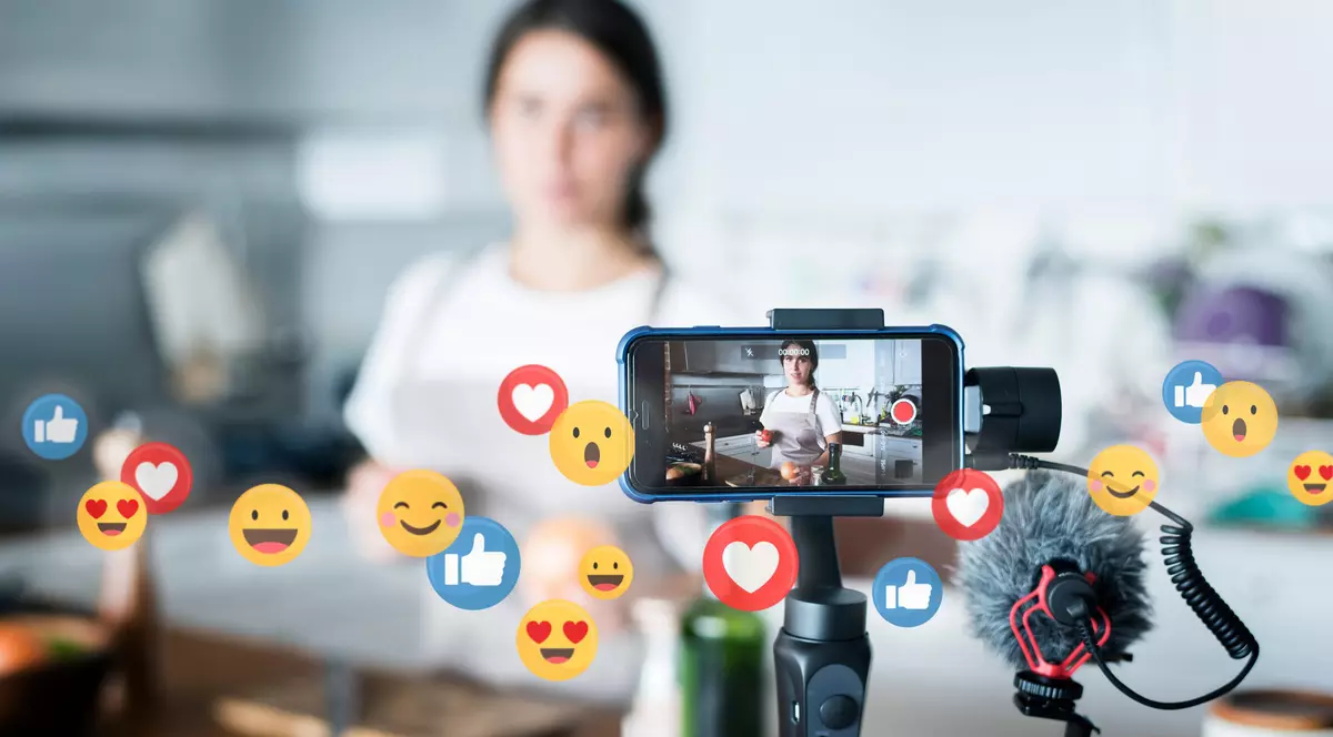 Prima universitate din România care pregătește influenceri. „E o adaptare necesară”