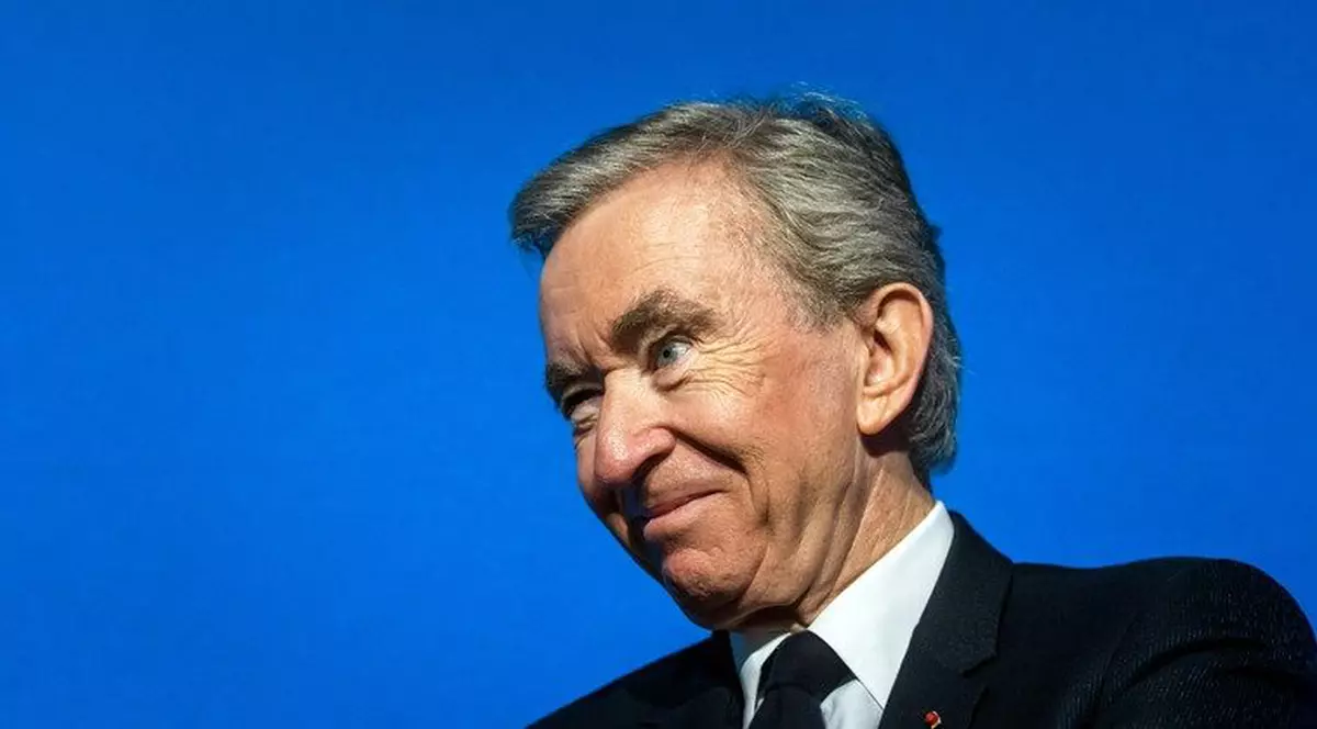 Motivul pentru care șeful Louis Vuitton, al doilea cel mai bogat om din lume, și-a vândut avionul privat: „Acum nimeni nu o să mai știe”