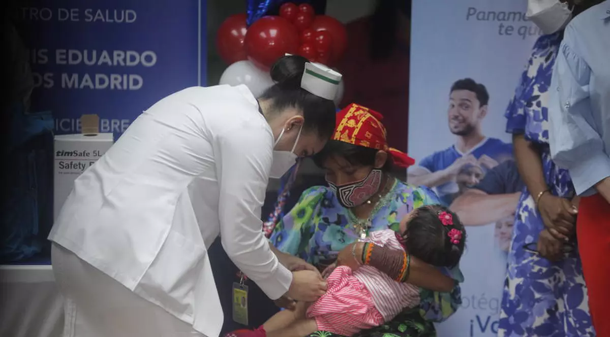 Agenţia Europeană pentru Medicamente a aprobat folosirea încă de la vârsta de 6 luni a vaccinurilor anti-COVID de la Pfizer şi Moderna