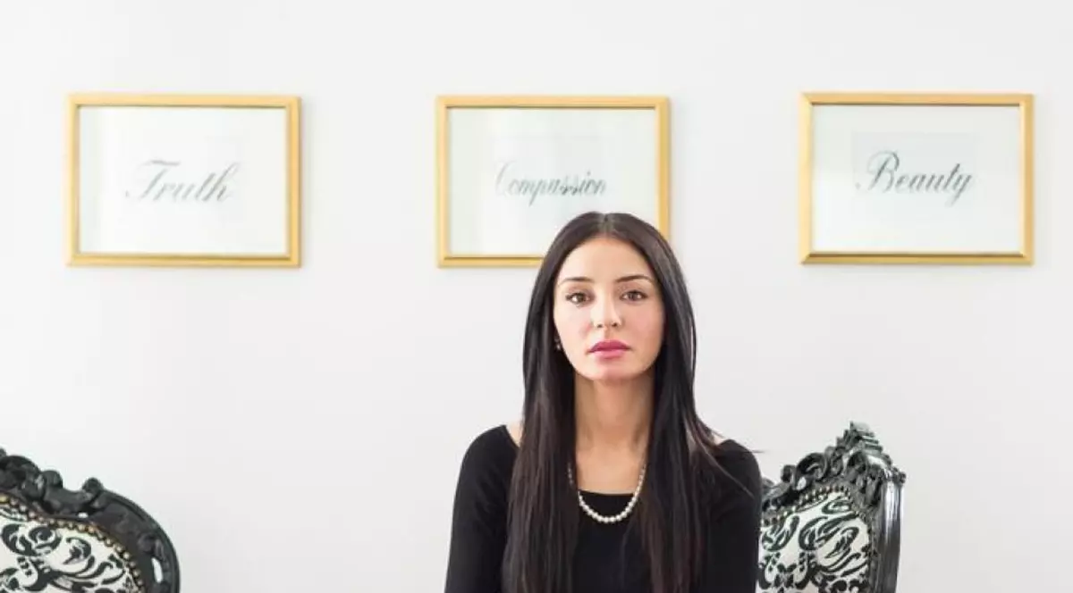 Youness Amal Vanessa, iubita fostului șef  DGIPI Gelu Oltean, eliberată din închisoare. Ea a fost condamnată în legătură cu atribuirea licenţelor Microsoft