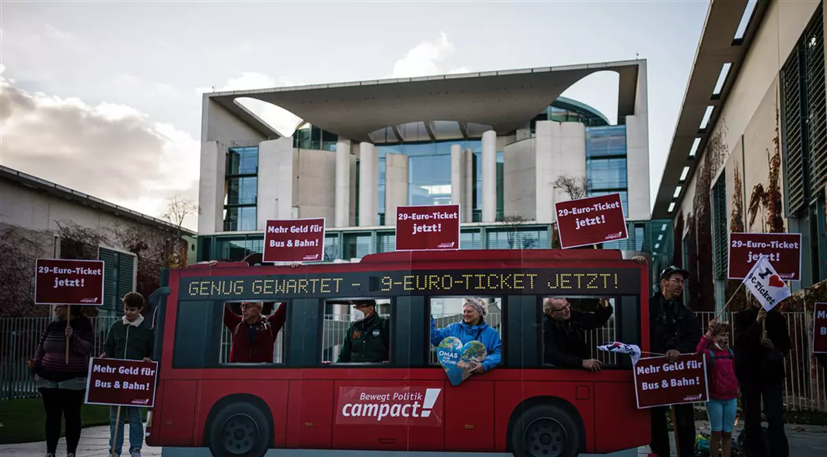 Nemulțumiri în Germania, după ce autoritățile au decis să crească prețul biletului unic de transport de la 9 la 49 de euro