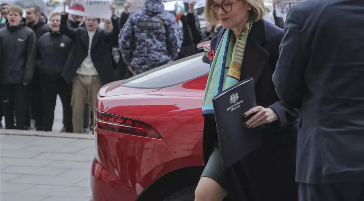 Moscova a convocat-o pe ambasadoarea britanică și a avertizat-o în legătură cu atacul „periculos" cu drone din Crimeea