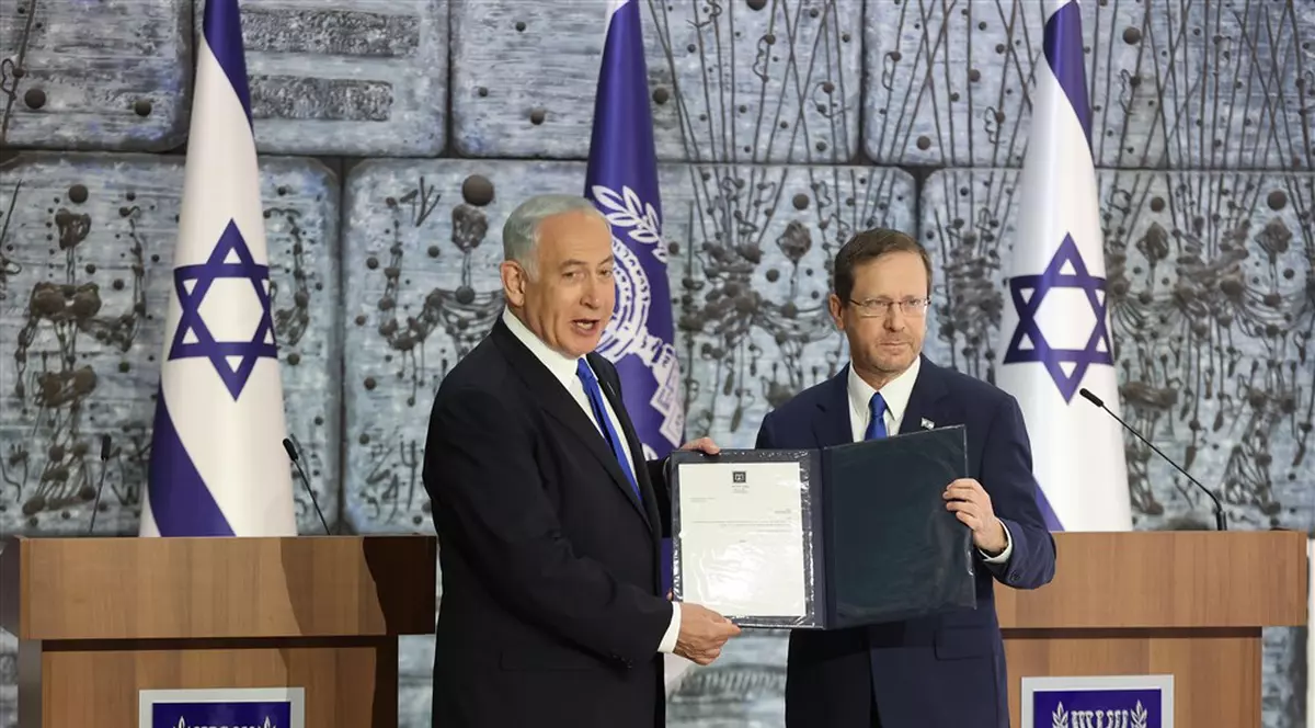 Benjamin Netanyahu redevine premier al Israelului. Președintele Isaac Herzog i-a înmânat mandatul pentru formarea noului guvern