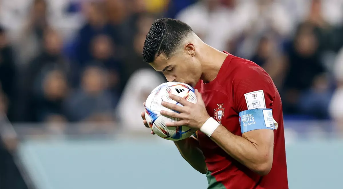 S-a rezolvat misterul! Ce a scos Cristiano Ronaldo din șort și a băgat în gură, în timpul meciului cu Ghana