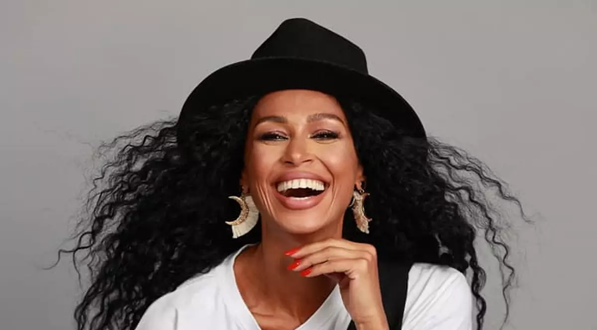 Cum își întreține Majda Aboulumosha părul creț. Trucurile la care apelează prezentatoarea TV. „A avut de suferit”