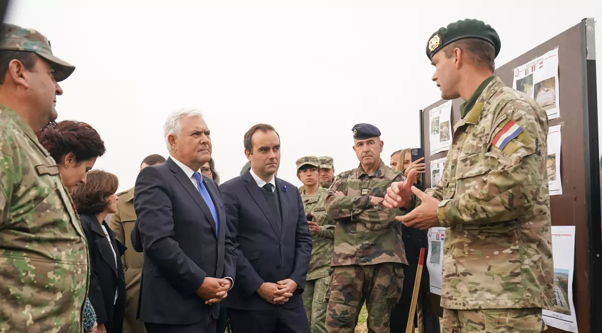 Ambasada Franţei spune că militarii francezi din baza Cincu nu s-au plâns oficial de condițiile de cazare