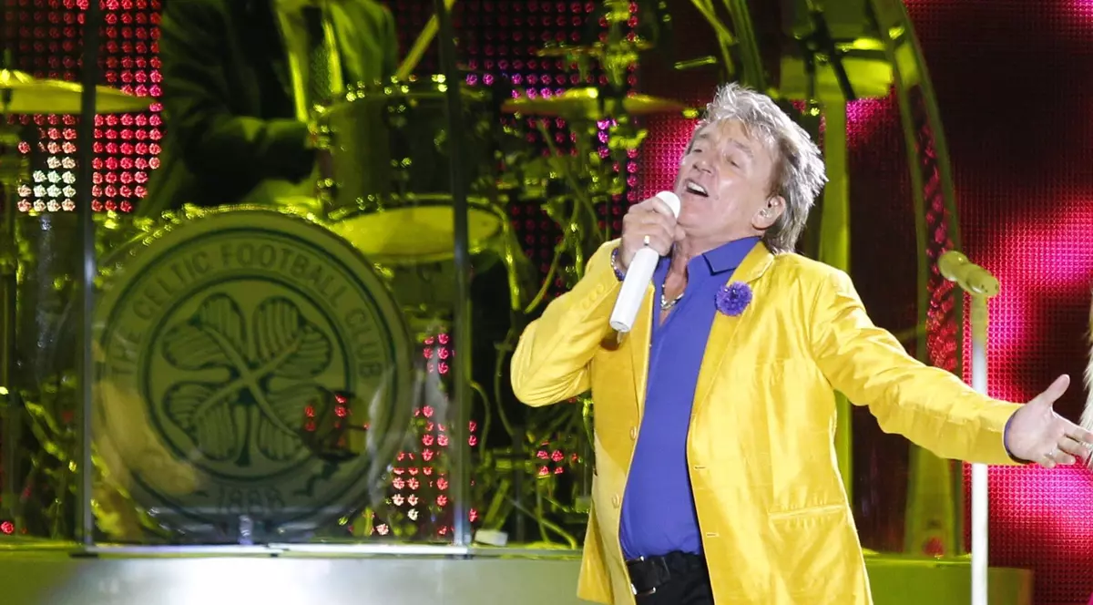 Imagini emoționante cu Rod Stewart, îmbrăcat în galben și albastru, la concertul de la Dublin: „Rhythm of my heart” pentru Ucraina
