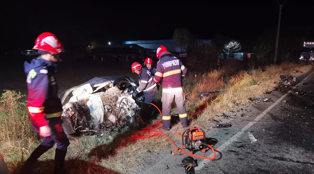 O șoferiță de 19 ani a murit, iar două persoane au fost rănite într-un accident în Buzău