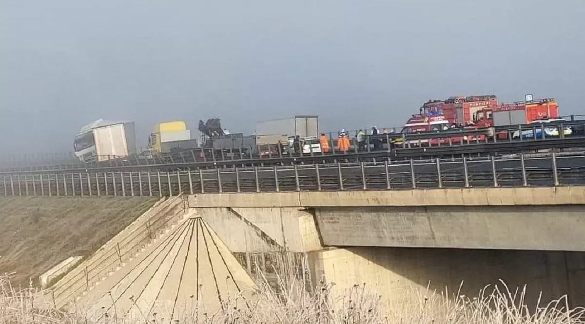 Accident cu 11 mașini și 6 victime, pe Autostrada Transilvania: două TIR-uri, o camionetă și opt autoturisme