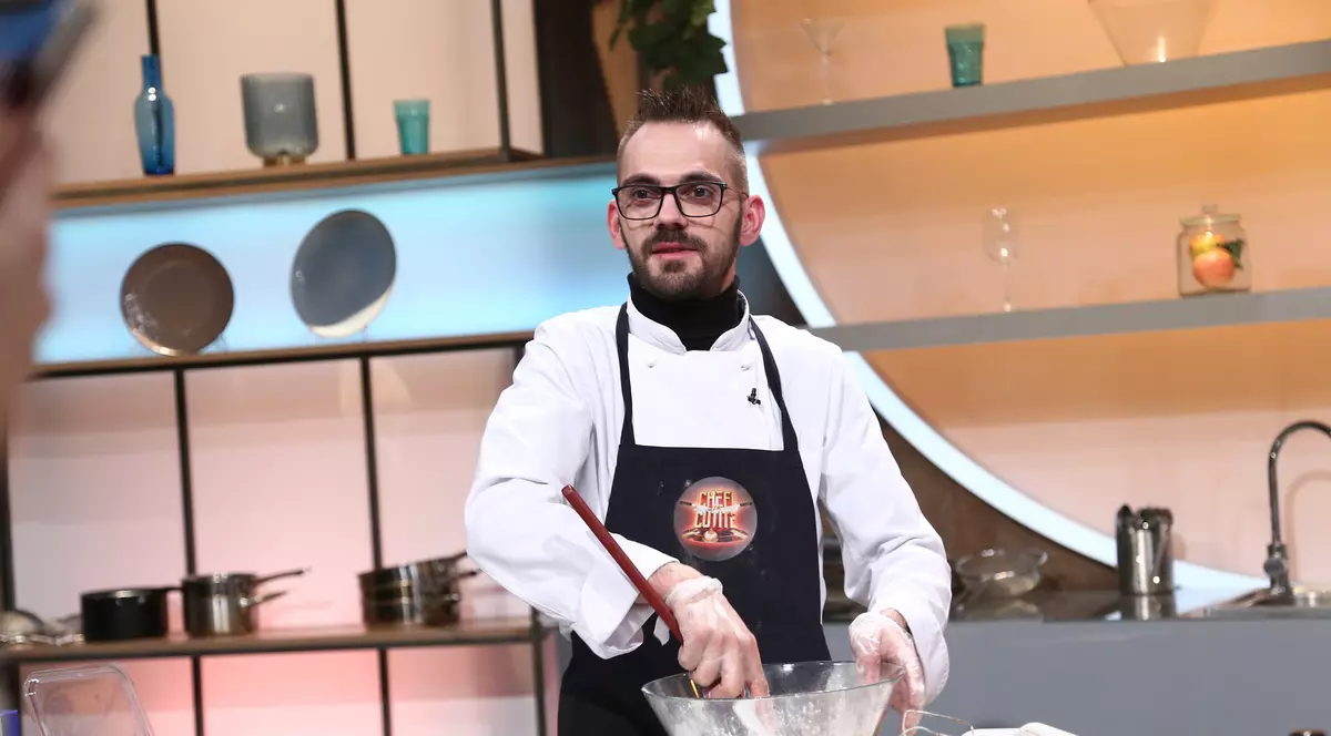 Cine este Adrian Stroe, vâlceanul care i-a impresionat pe jurații de la „Chefi la cuțite”. „Bucătăria este colțul meu de Rai”
